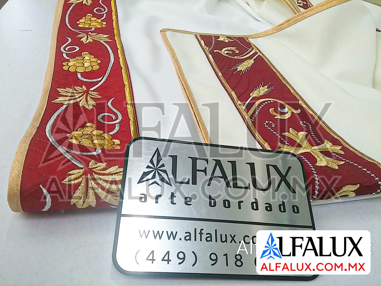 03 UVAS Capa Paño Estola RojoQuem63